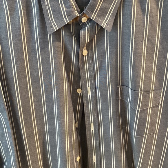 J. Crew Lightweight Chambray Buttondown, XL EUC - Picture 3 of 5